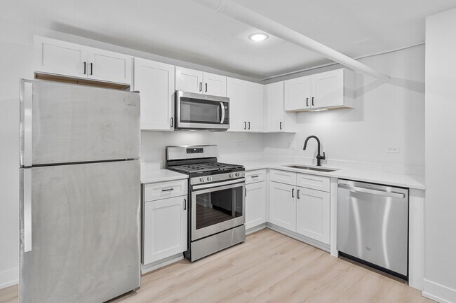 Building Photo - 5627 N Wayne Ave