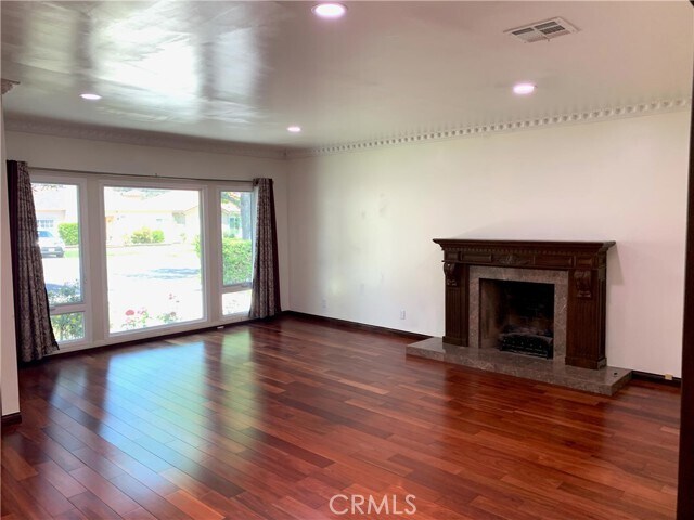 Foto del edificio - 220 Laurel Ave