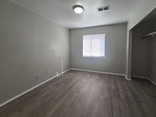 Foto del edificio - 398 Duroux Rd
