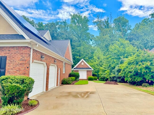 Building Photo - 321 Golf View Dr