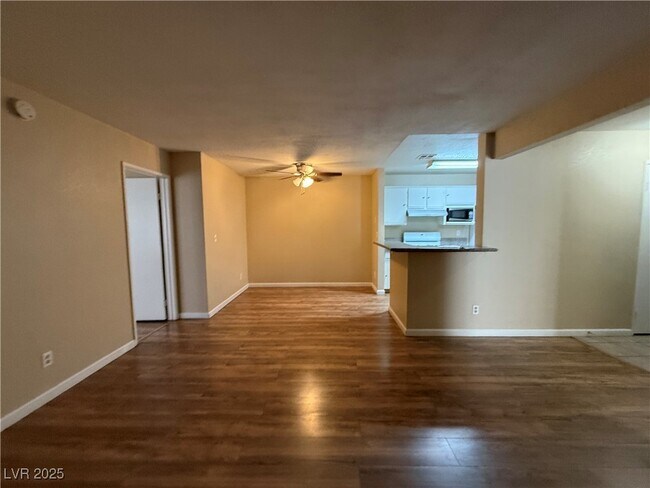 Foto del edificio - 2200 S Fort Apache Rd