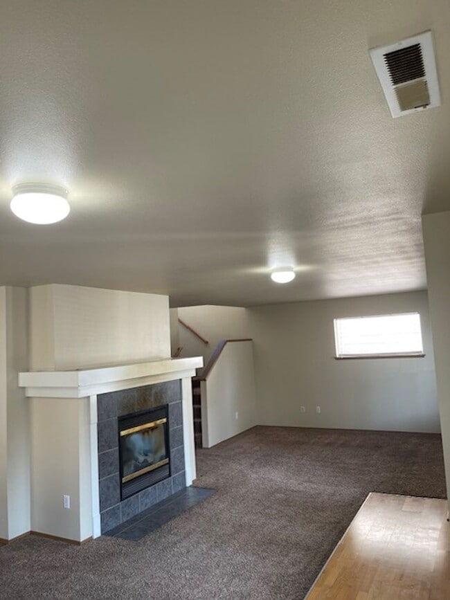 Building Photo - Beautiful 4 Bedroom 2.5 Bath in Liberty Ri...