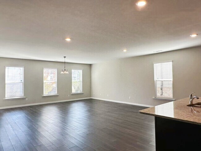 Foto del edificio - 4372 Grosbeak Dr