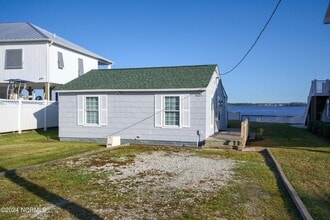 Building Photo - 201 Riverside Dr