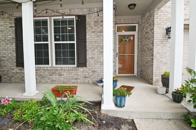 Foto del edificio - Spacious 4-Bedroom Haven with 2.5 Baths and Nearly 3,000 Sq Ft of Comfort in Indianapolis!