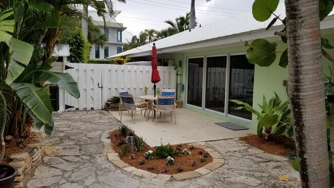 Building Photo - 406 Venetian Dr