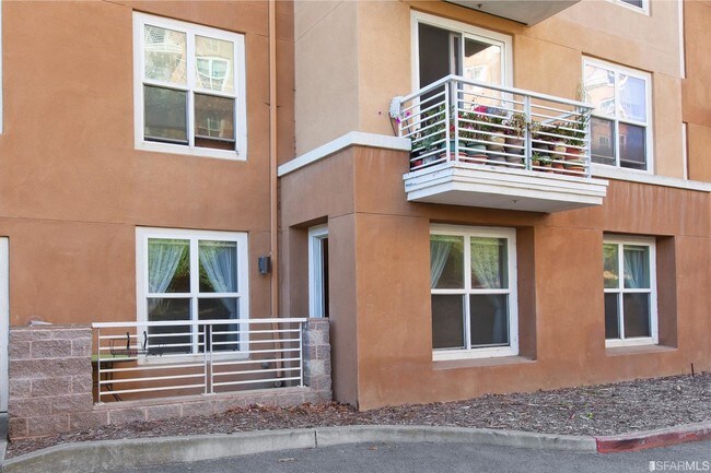 Building Photo - 401 Crescent Ct