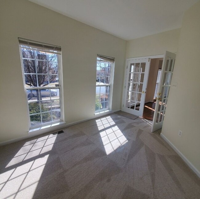Building Photo - 3123 Sedgewick Dr