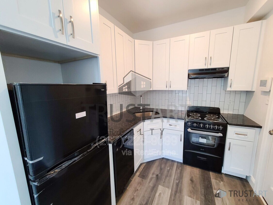 Primary Photo - 4732 Longshore Ave