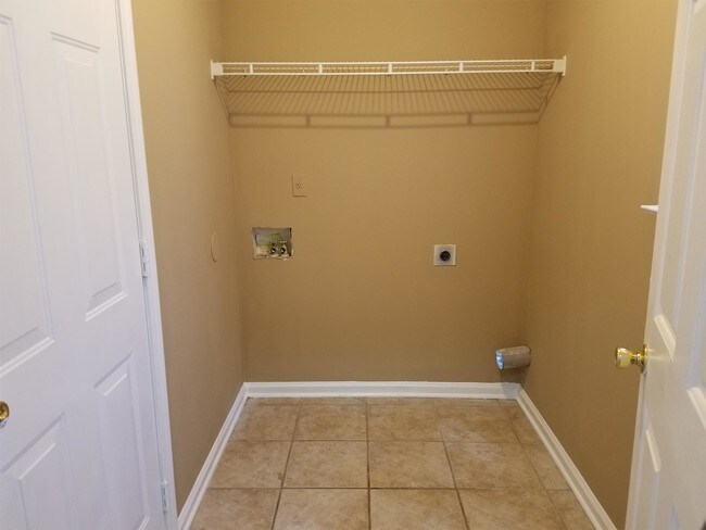 Building Photo - 4658 Sun Ridge Dr