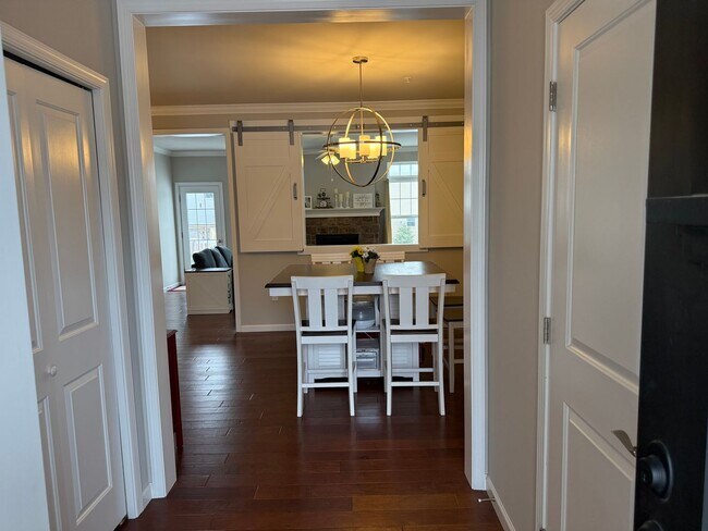 Foto del edificio - 3 bedroom 2.5 bathroom townhome for rent