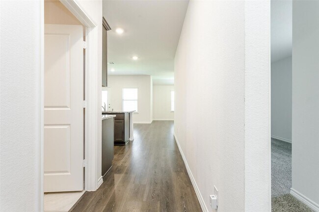 Building Photo - 406 Saddle Club Way