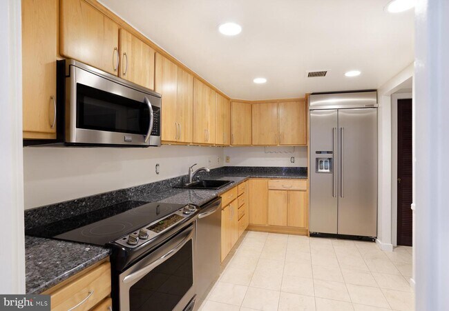Building Photo - 1099 22nd St NW