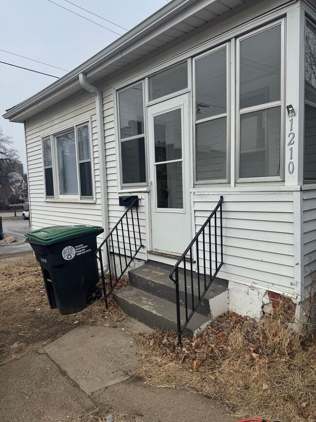 Foto del edificio - 2- Bedroom Home Near Omaha's Henry Doorly Zoo