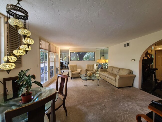 Foto del edificio - 933 Hilgard Ave