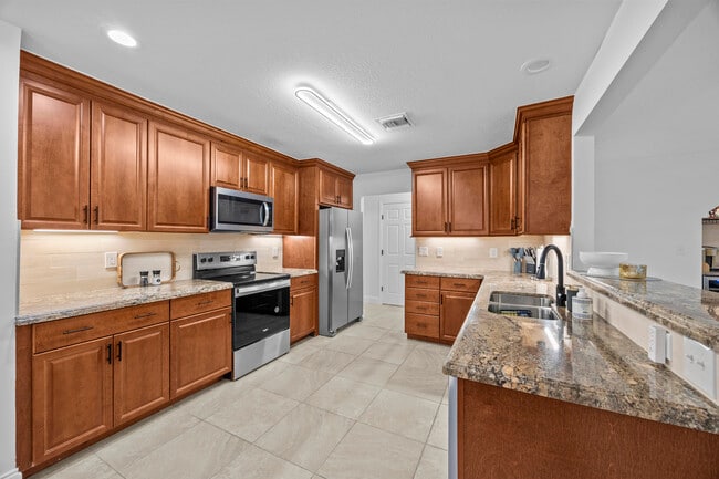 Building Photo - 2400 Seaford Dr