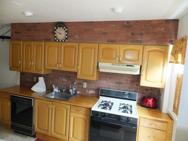 Foto del edificio - 7024 Heathfield Rd