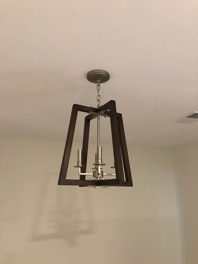 New light in dining room - 1003 Pine Tree Ct