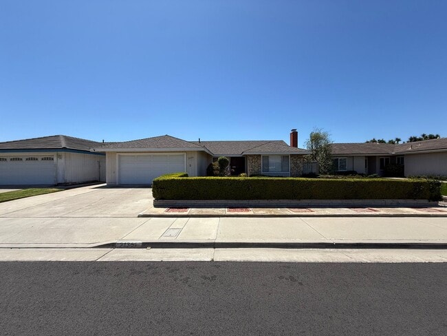 Building Photo - Costal Living - Pride of Ownership Neighbo...