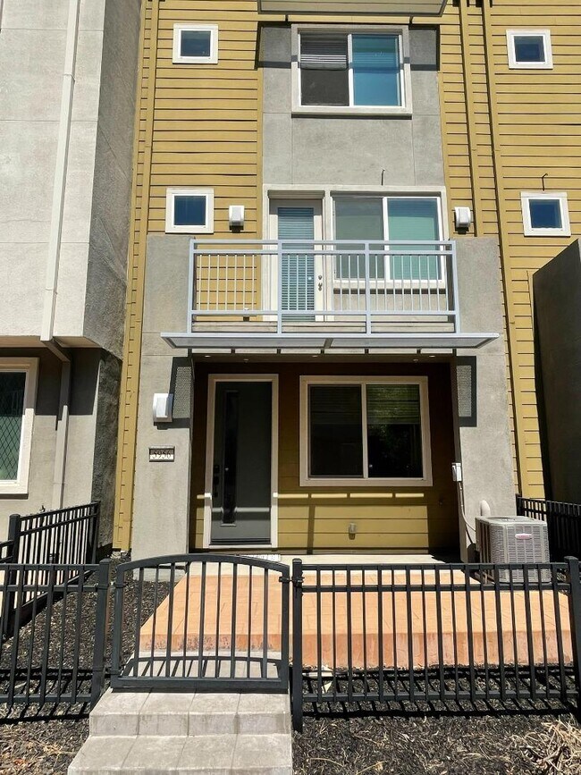 Foto del edificio - 5956 Charlotte Dr