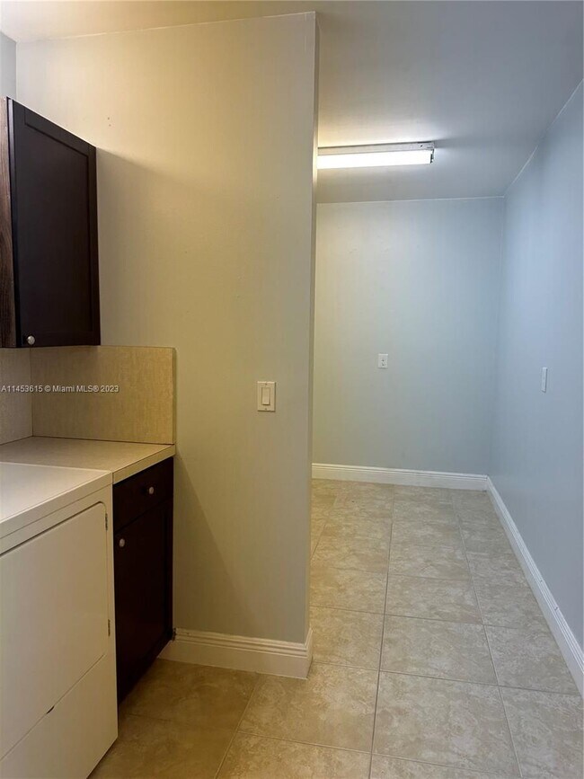 Building Photo - 1516 Whitehall Dr