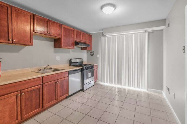 Building Photo - Beautiful 3BR/1BA Townhome in Severn!