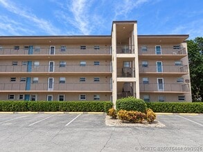 Building Photo - 729 Lori Dr