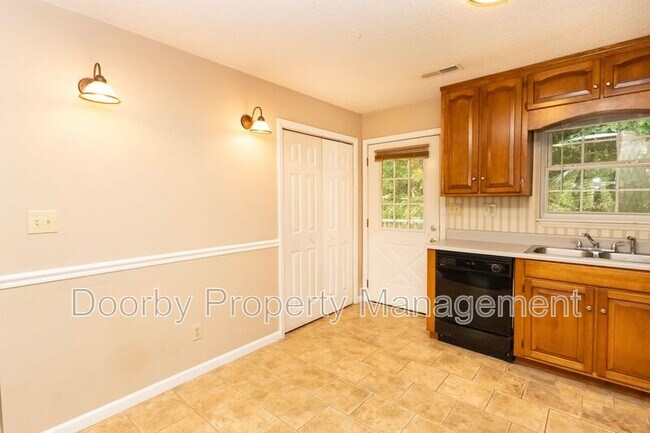 Building Photo - 6330 Harrison Ooltewah Rd