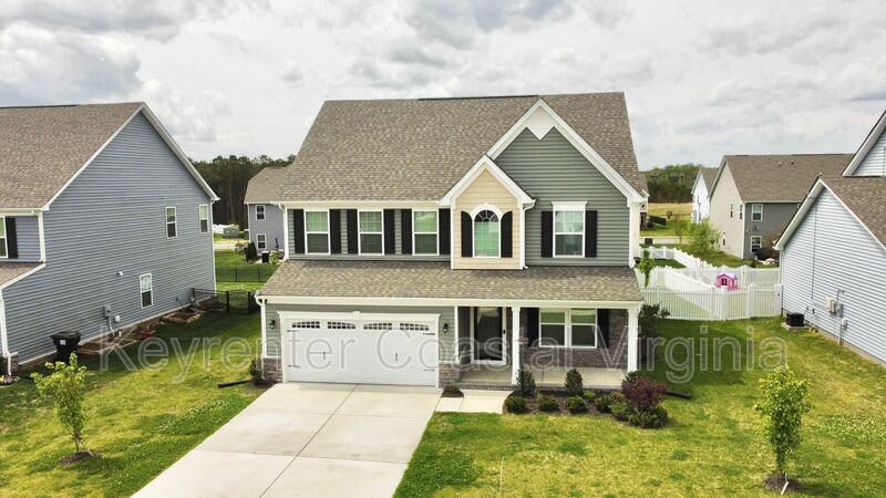 Primary Photo - 176 Boxwood Ln