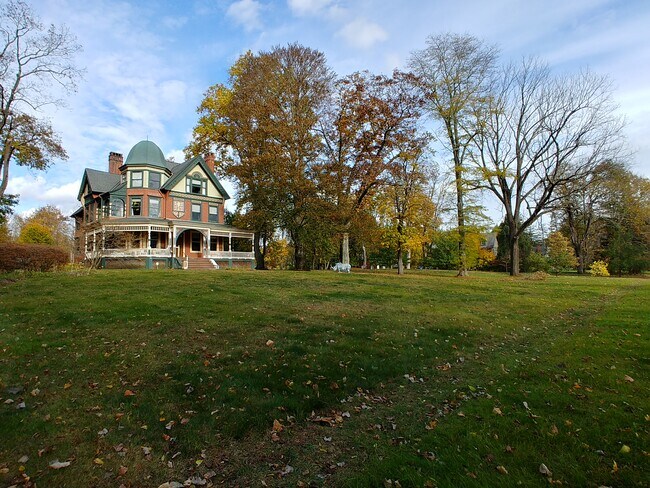 Foto del edificio - 462 Lime Rock Rd