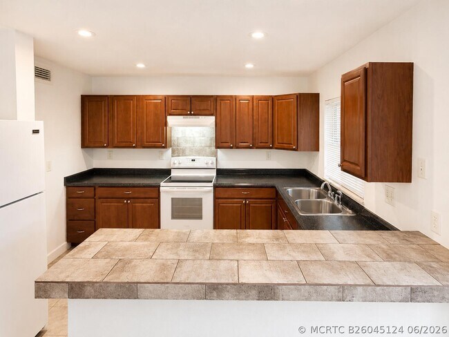 Foto del edificio - 5728-5728 Blueberry Ct