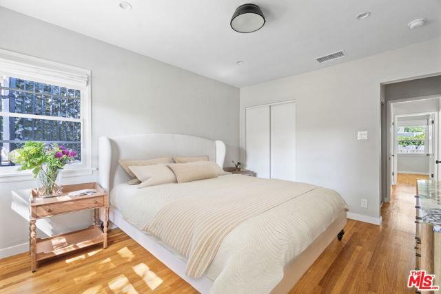 Foto del edificio - 4824 La Canada Blvd