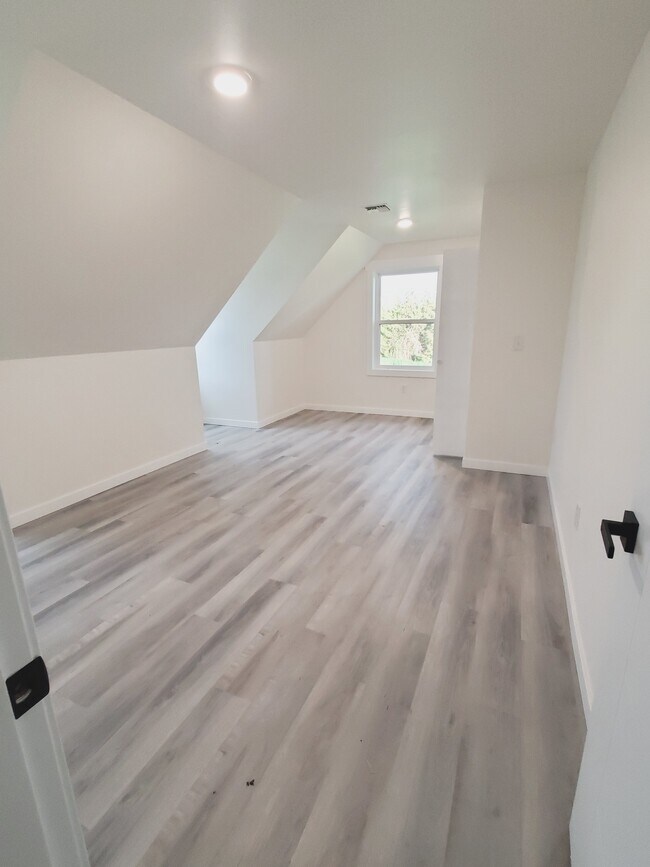 Building Photo - 5541 Guide Meridian
