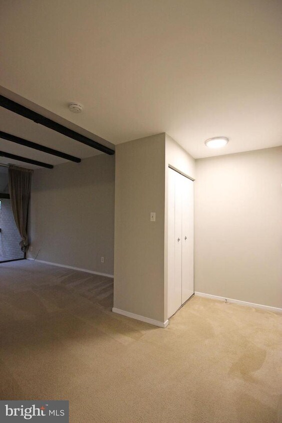 Primary Photo - 1662 Parkcrest Cir