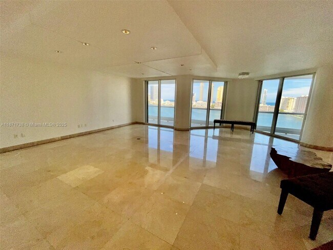 Foto del edificio - 2600 Island Blvd