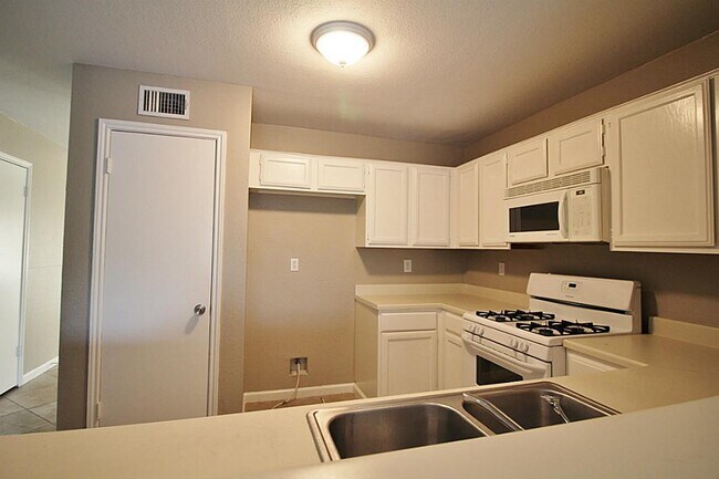 Building Photo - 12026 Kleinmeadow Dr