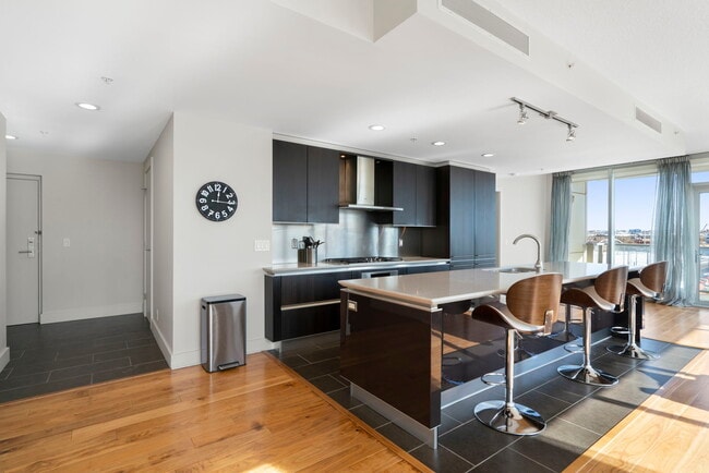 Building Photo - 433-611 11 Ave SE