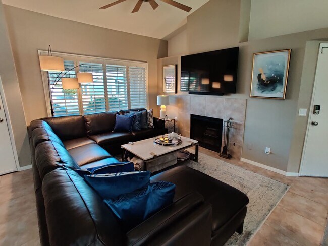 Building Photo - Three Bedroom Home in the Panorama Neighbo...
