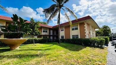 Building Photo - 978 SW 10th Dr