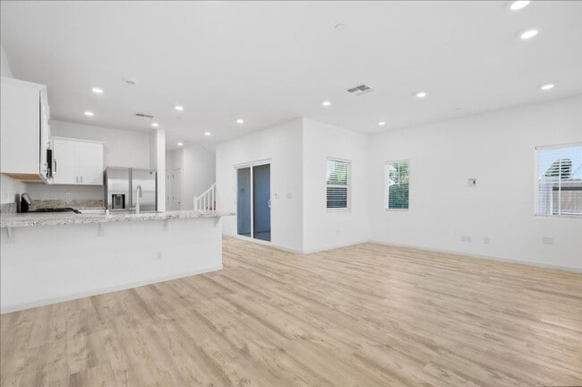 Building Photo - 1229 Rojo St
