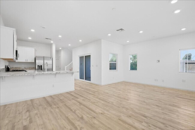 Foto del edificio - 1229 Rojo St