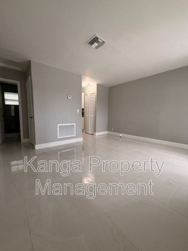 Foto del edificio - 968 W 9th St