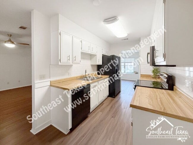 Building Photo - 1099 Sunmeadow Dr