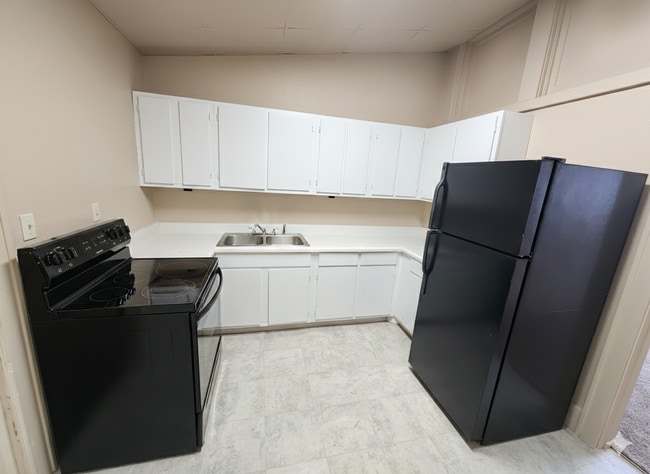 Building Photo - 321 N Main St