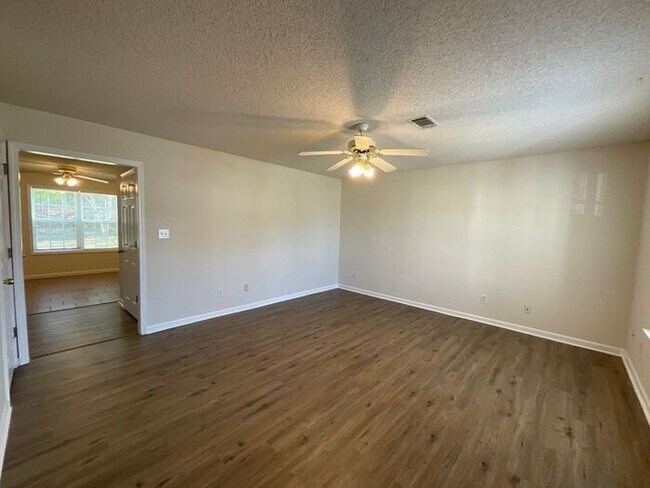 Foto del edificio - 1608 Hallmark Hills Dr