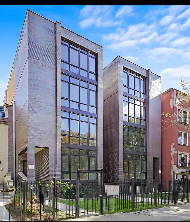 Building Photo - 5731 N Winthrop Ave