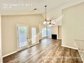 Building Photo - 104 Summitt St