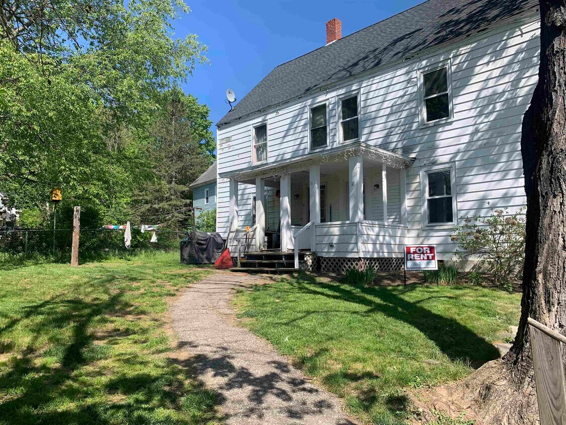 11 Spring St, Belmont, NH 03220 Apartment for Rent in Belmont, NH
