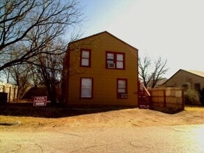 Building Photo - 1517 Ave D