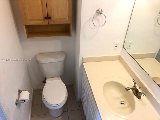 Foto del edificio - 15701 W Waterside Cir